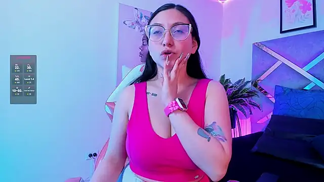 Snapshot of lucy_neil chatting on 8, 11, 2025 lucy neil online show from 8, 11, 2025