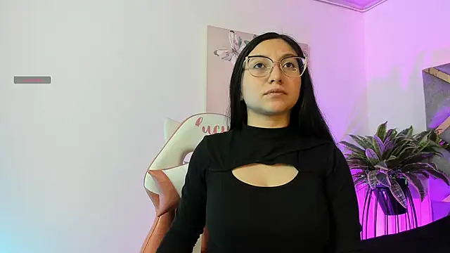 Snapshot of lucy_neil chatting on 13, 11, 2025 lucy neil online show from 13, 11, 2025