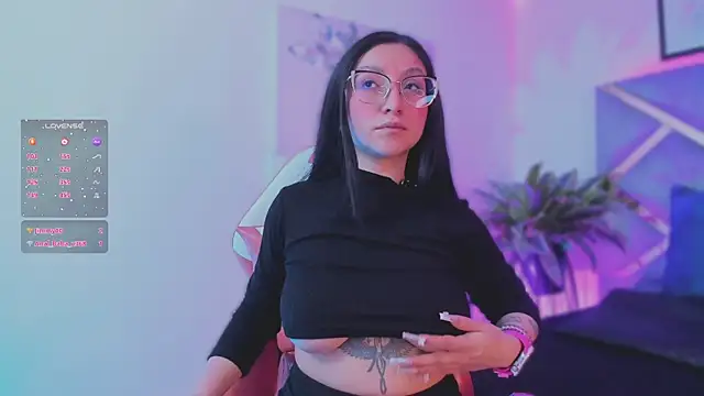 Snapshot of lucy_neil chatting on 18, 11, 2025 lucy neil online show from 18, 11, 2025