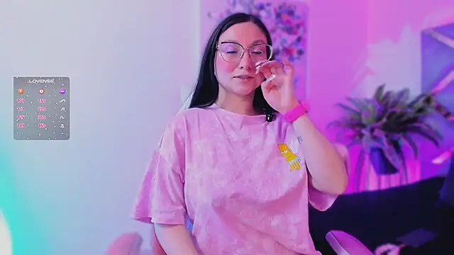 Snapshot of lucy_neil chatting on 19, 11, 2025 lucy neil online show from 19, 11, 2025