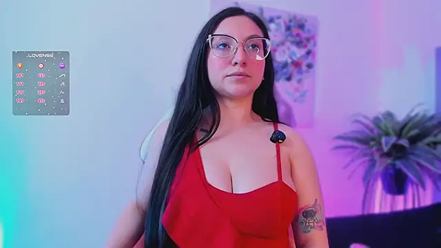 Snapshot of lucy_neil chatting on 14, 12, 2025 lucy neil online show from 14, 12, 2025