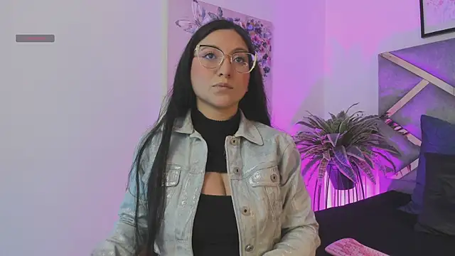 Snapshot of lucy_neil chatting on 6, 1, 2026 lucy neil online show from 6, 1, 2026