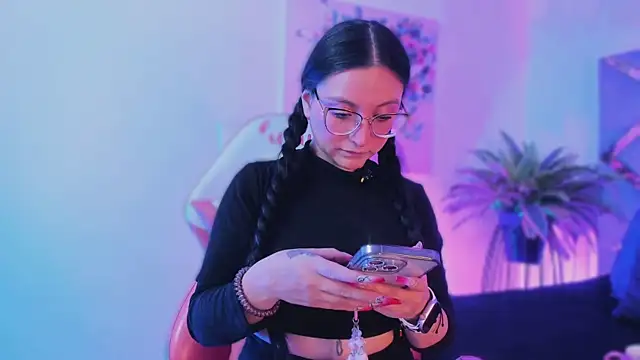 Snapshot of lucy_neil chatting on 14, 1, 2026 lucy neil online show from 14, 1, 2026