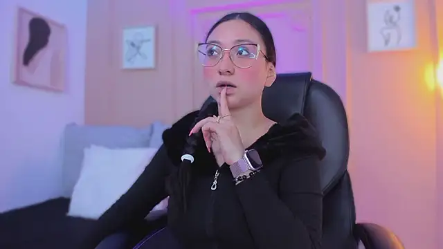 Snapshot of lucy_neil chatting on 12, 2, 2026 lucy neil online show from 12, 2, 2026