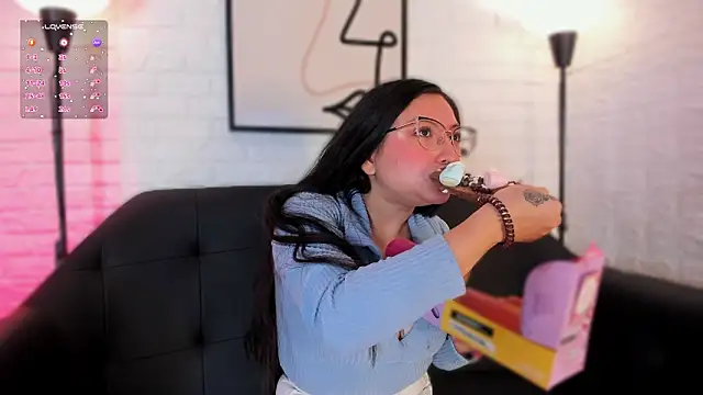 Snapshot of lucy_neil chatting on 14, 2, 2026 lucy neil online show from 14, 2, 2026