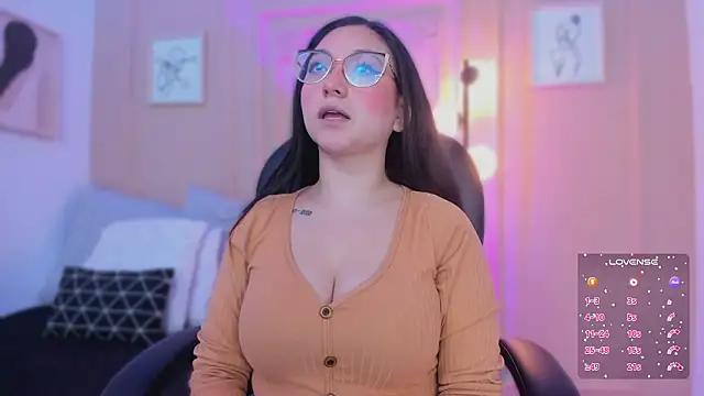 Snapshot of lucy_neil chatting on 19, 2, 2026 lucy neil online show from 19, 2, 2026