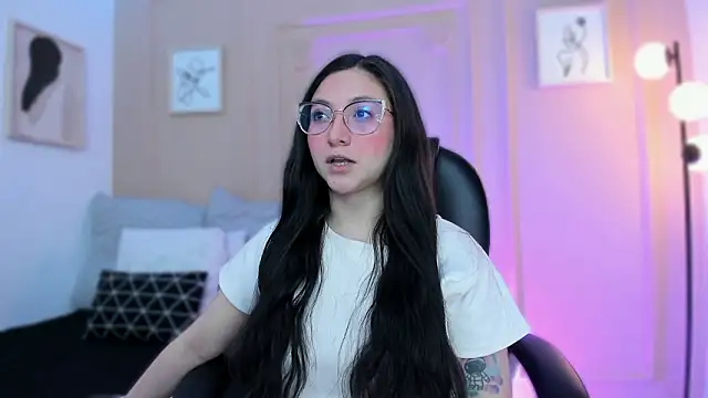 Snapshot of lucy_neil chatting on 26, 2, 2026 lucy neil online show from 26, 2, 2026