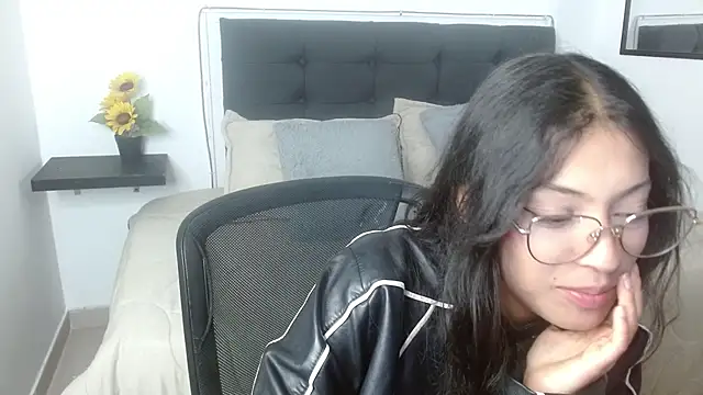 Snapshot of vaness_weet chatting on 29, 4, 2026 vaness weet online show from 29, 4, 2026