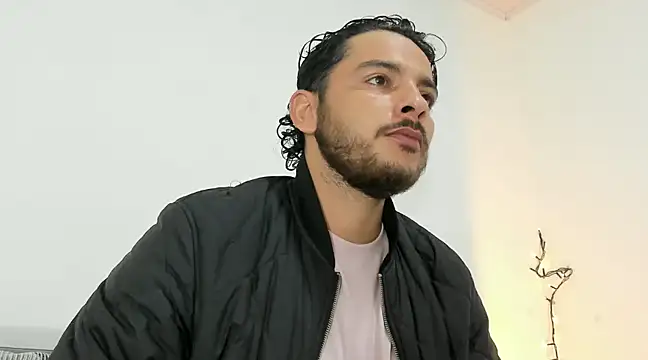 tuyo1995 online show from 11, 1, 2025