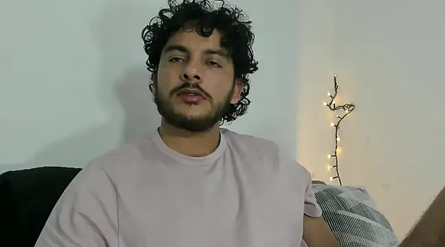 tuyo1995 online show from 12, 1, 2025