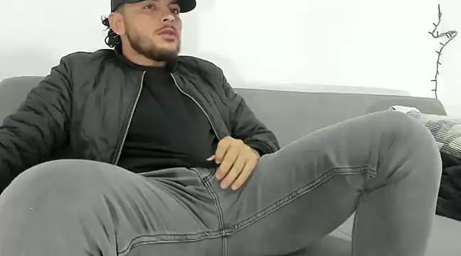 tuyo1995 online show from 8, 2, 2025