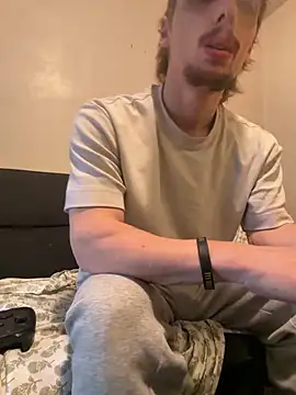Snapshot of trippyski chatting on 9, 5, 2026 trippyski online show from 9, 5, 2026
