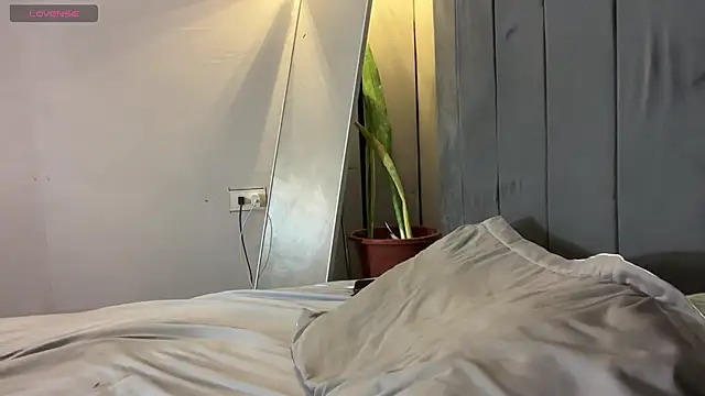 Snapshot of wiggle_nibble chatting on 5, 2, 2026 wiggle nibble online show from 5, 2, 2026