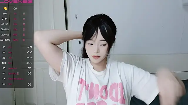 Snapshot of QiuPeiPeimmm chatting on 4, 10, 2025 QiuPeiPeimmm online show from 4, 10, 2025