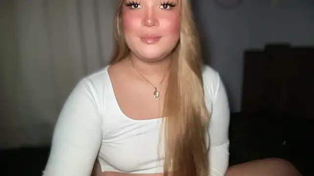 Snapshot of MissCataleyaxxx chatting on 17, 10, 2025 MissCataleyaxxx online show from 17, 10, 2025