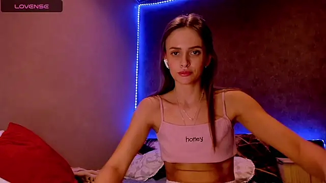 Snapshot of madina_taher chatting on 7, 3, 2025 madina taher online show from 7, 3, 2025