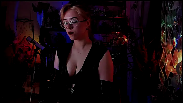 Snapshot of Scarlett_Wanner chatting on 4, 12, 2024 Scarlett Wanner online show from 4, 12, 2024