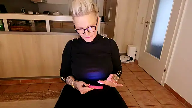 German Milf online show from 4, 1, 2025