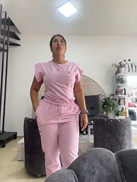 daniela henao online show from 10, 4, 2026