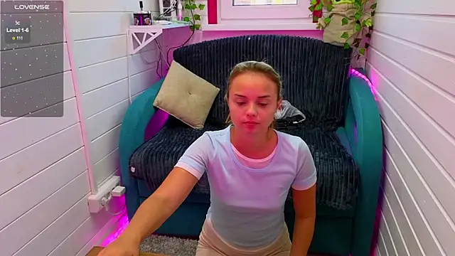 Misss Vikk online show from 10, 9, 2025