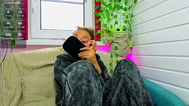 Misss Vikk online show from 20, 9, 2025