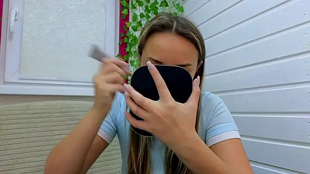 Misss Vikk online show from 25, 10, 2025