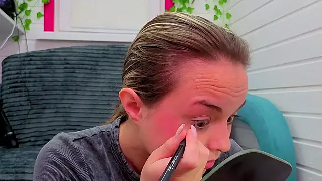 Misss Vikk online show from 28, 11, 2025