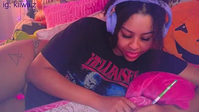 Snapshot of N1NT3NDH03 chatting on 4, 3, 2025 N1NT3NDH03 online show from 4, 3, 2025