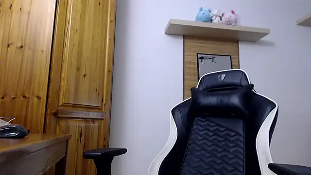 Snapshot of Lisakisss chatting on 6, 10, 2025 Lisakisss online show from 6, 10, 2025