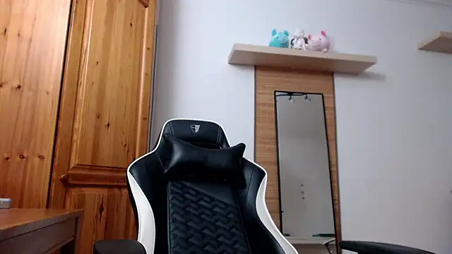 Snapshot of Lisakisss chatting on 8, 10, 2025 Lisakisss online show from 8, 10, 2025