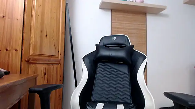 Snapshot of Lisakisss chatting on 18, 10, 2025 Lisakisss online show from 18, 10, 2025