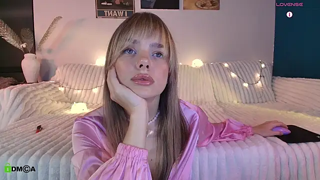 Snapshot of Kylie_Desire chatting on 29, 10, 2025 Kylie Desire online show from 29, 10, 2025