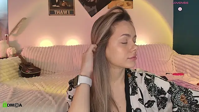 Snapshot of Kylie_Desire chatting on 14, 12, 2025 Kylie Desire online show from 14, 12, 2025