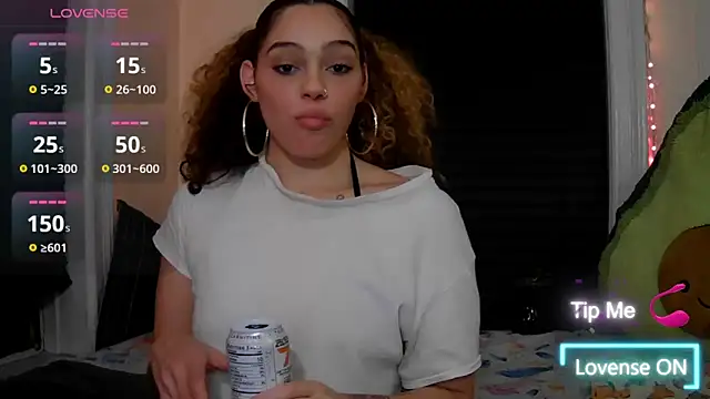 Snapshot of sapphirestorm8 chatting on 19, 10, 2025 sapphirestorm8 online show from 19, 10, 2025