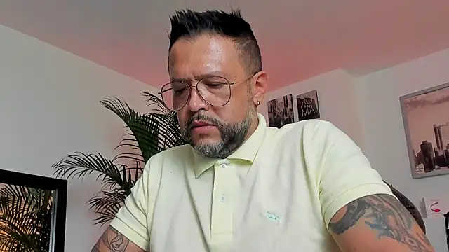 Snapshot of MrFrank_tattoo chatting on 9, 12, 2024 MrFrank tattoo online show from 9, 12, 2024