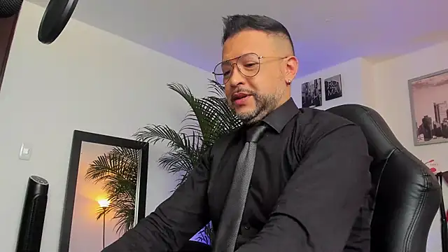 Snapshot of MrFrank_tattoo chatting on 20, 1, 2025 MrFrank tattoo online show from 20, 1, 2025