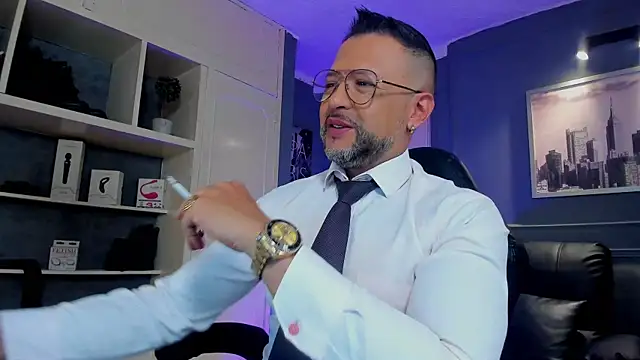 Snapshot of MrFrank_tattoo chatting on 4, 11, 2025 MrFrank tattoo online show from 4, 11, 2025