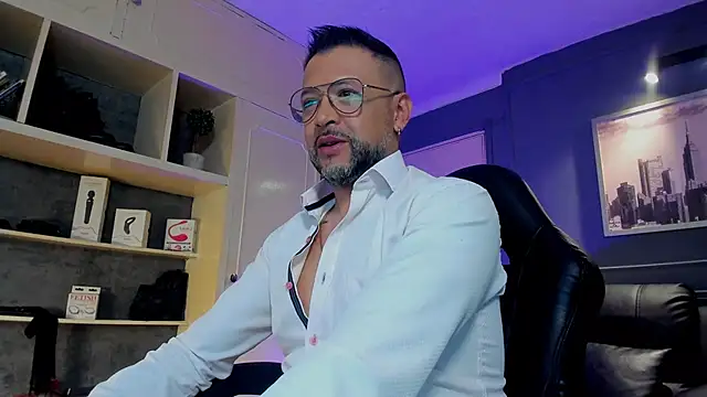 Snapshot of MrFrank_tattoo chatting on 6, 11, 2025 MrFrank tattoo online show from 6, 11, 2025