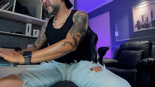 Snapshot of MrFrank_tattoo chatting on 11, 11, 2025 MrFrank tattoo online show from 11, 11, 2025