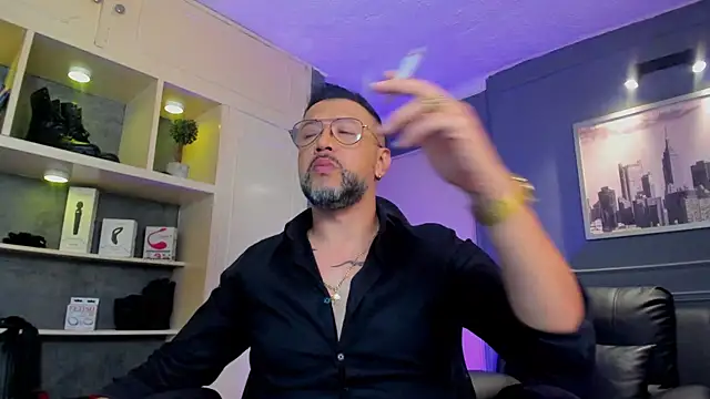 Snapshot of MrFrank_tattoo chatting on 12, 11, 2025 MrFrank tattoo online show from 12, 11, 2025