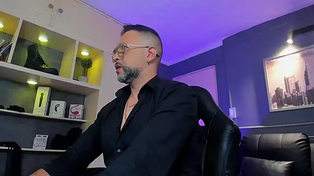 Snapshot of MrFrank_tattoo chatting on 18, 11, 2025 MrFrank tattoo online show from 18, 11, 2025