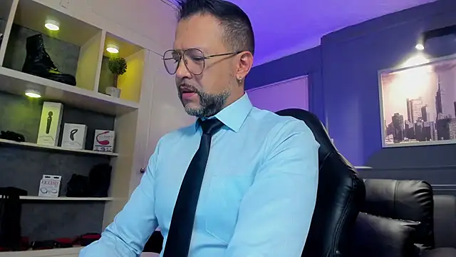 Snapshot of MrFrank_tattoo chatting on 4, 12, 2025 MrFrank tattoo online show from 4, 12, 2025