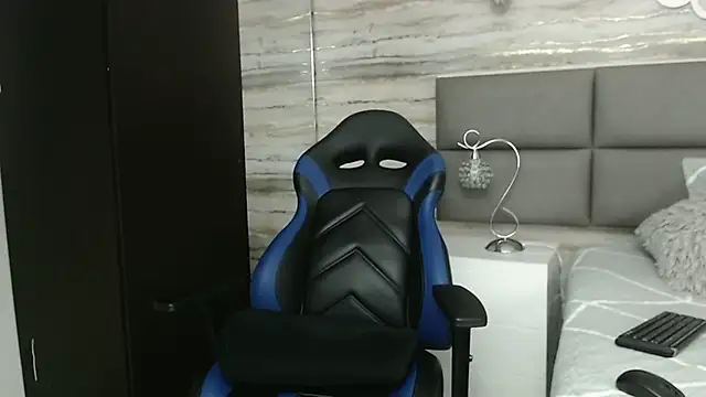 Snapshot of oliver__brown chatting on 15, 1, 2025 oliver brown online show from 15, 1, 2025