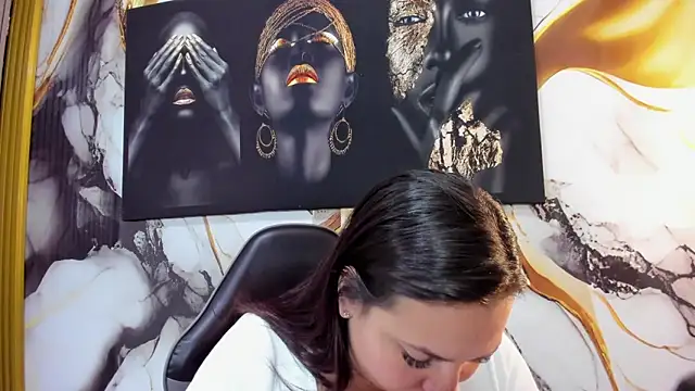 Snapshot of LizzRouse chatting on 5, 6, 2026 LizzRouse online show from 5, 6, 2026