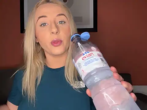 Strongqueen online show from 8, 3, 2025