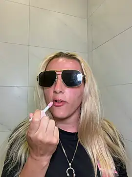 Snapshot of Strongqueen chatting on 8, 6, 2026 Strongqueen online show from 8, 6, 2026
