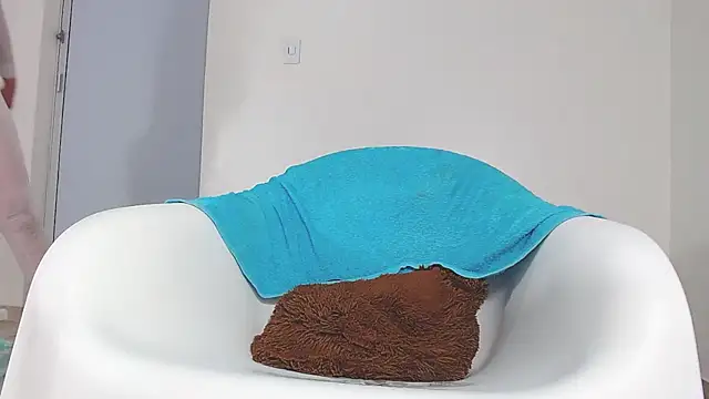 Upskirt Squirt96 online show from 14, 10, 2025