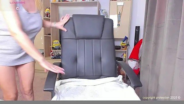 SquirtKitten online show from 4, 2, 2025