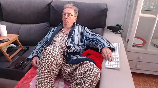 Nudelschwanz online show from 10, 2, 2025