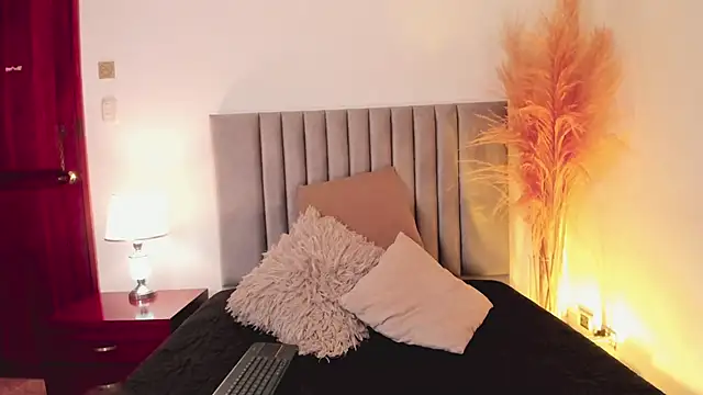 Amber  Davis online show from 19, 12, 2024